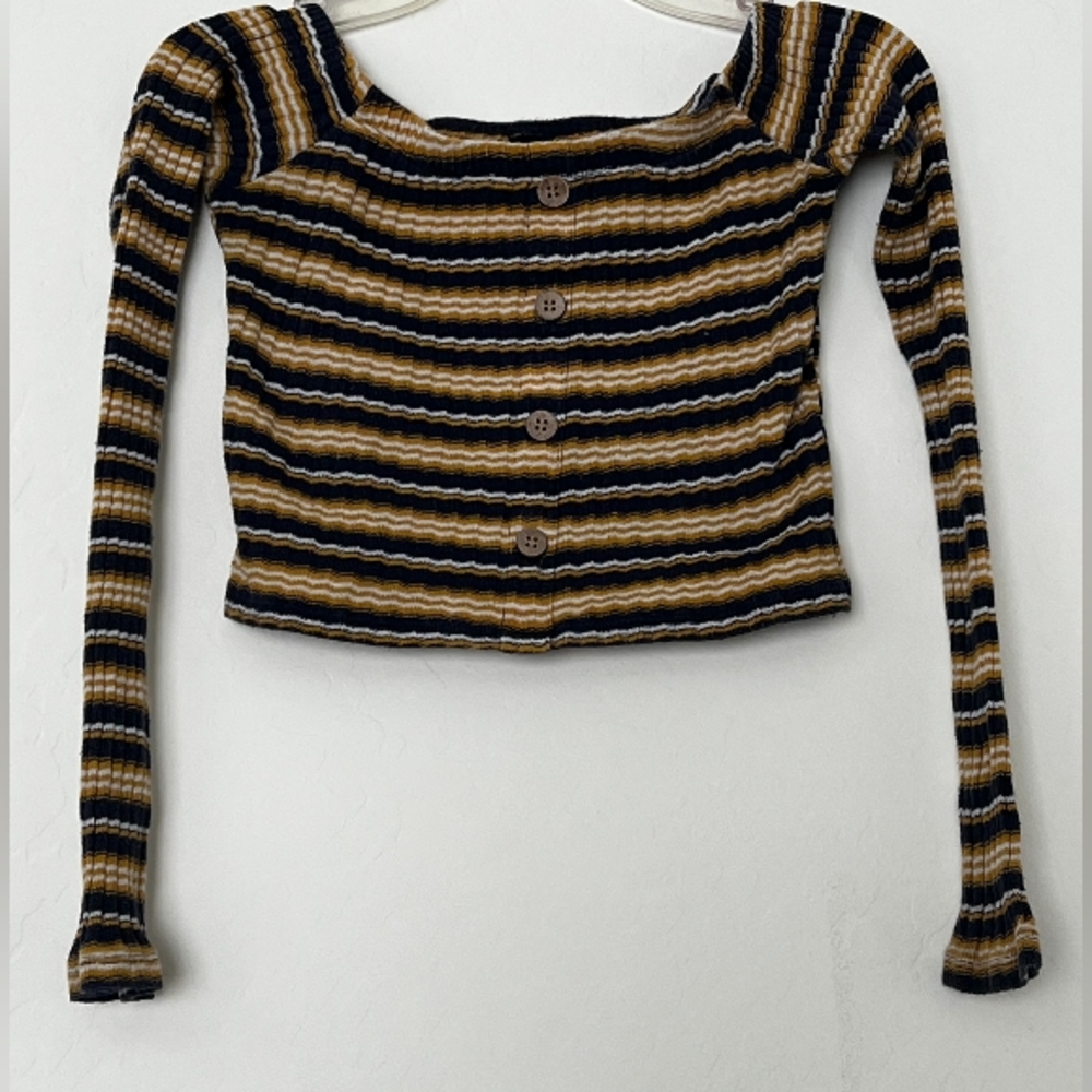 Long sleeved crop top